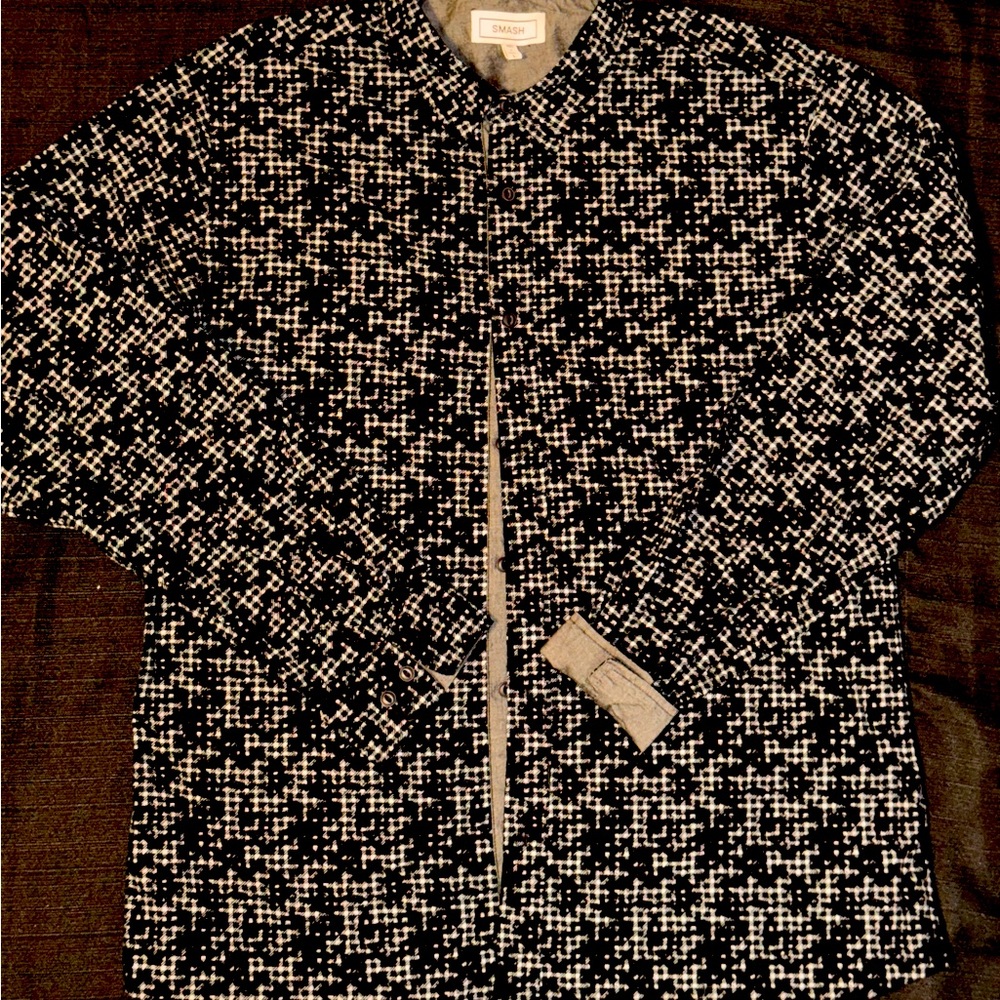 Smash Shirt
Color: Black & White 
Size: L